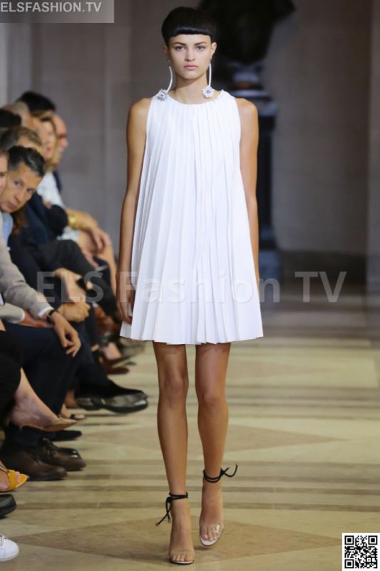 Carolina Herrera SS 2016 NYFW access to view full gallery. #CarolinaHerrera #nyfw15 Carolina Herrera SS 2016 NYFW access to view full gallery. #CarolinaHerrera #nyfw15