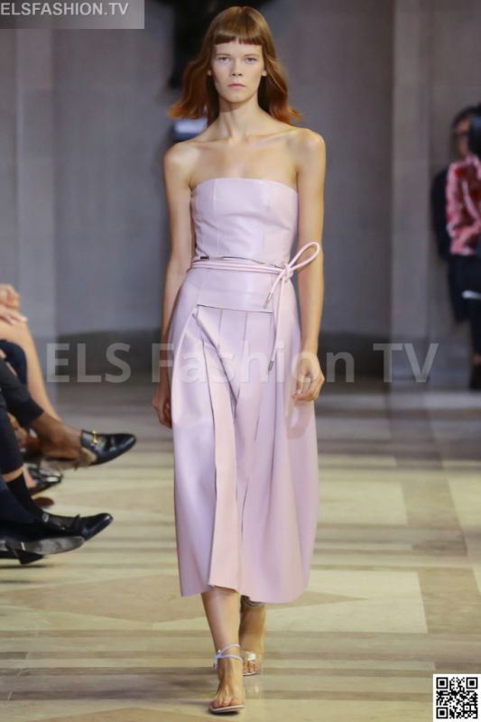 Carolina Herrera SS 2016 NYFW access to view full gallery. #CarolinaHerrera #nyfw15 Carolina Herrera SS 2016 NYFW access to view full gallery. #CarolinaHerrera #nyfw15