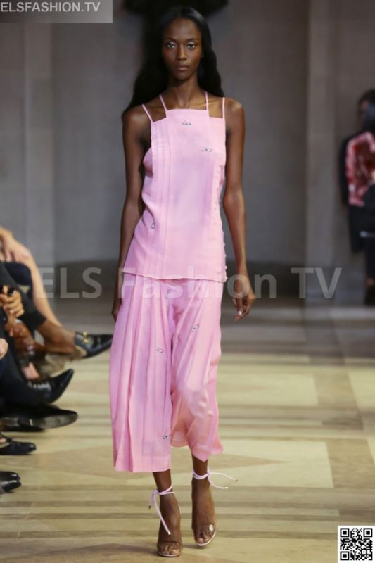 Carolina Herrera SS 2016 NYFW access to view full gallery. #CarolinaHerrera #nyfw15 Carolina Herrera SS 2016 NYFW access to view full gallery. #CarolinaHerrera #nyfw15