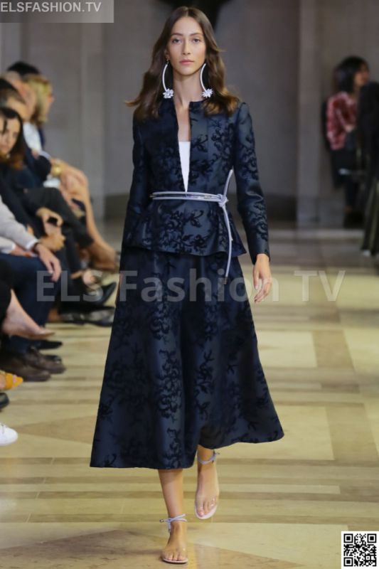 Carolina Herrera SS 2016 NYFW access to view full gallery. #CarolinaHerrera #nyfw15 Carolina Herrera SS 2016 NYFW access to view full gallery. #CarolinaHerrera #nyfw15