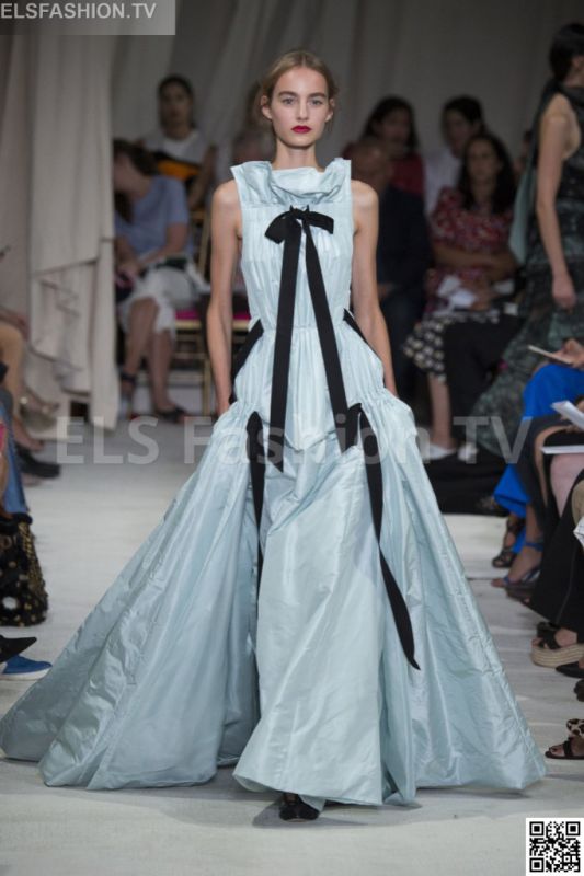 Oscar de la Renta SS 2016 NYFW access to view full gallery. #Oscardelarenta #nyfw15