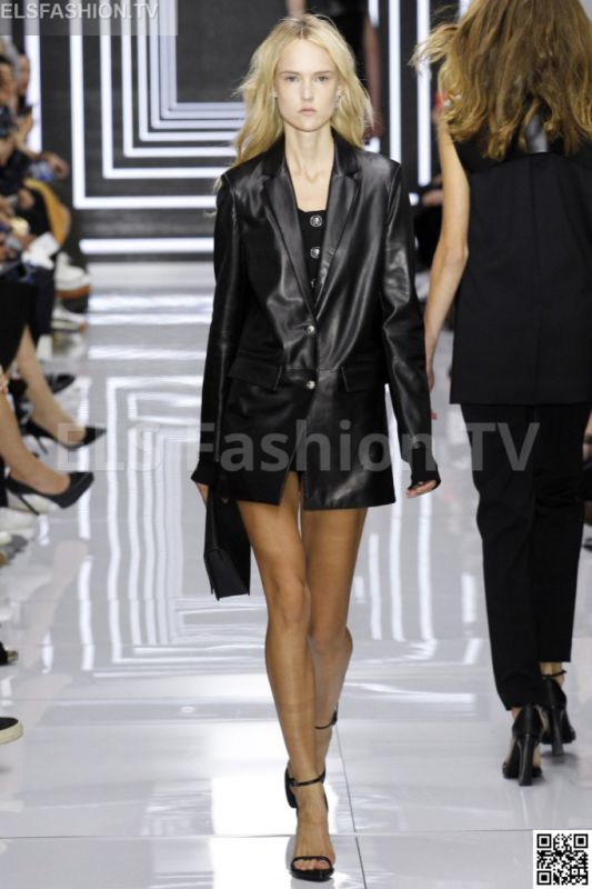 Versace versus SS 2016 LFW access to view full gallery. #Versusversace #LFW15 Versace versus SS 2016 LFW access to view full gallery. #Versusversace #LFW15
