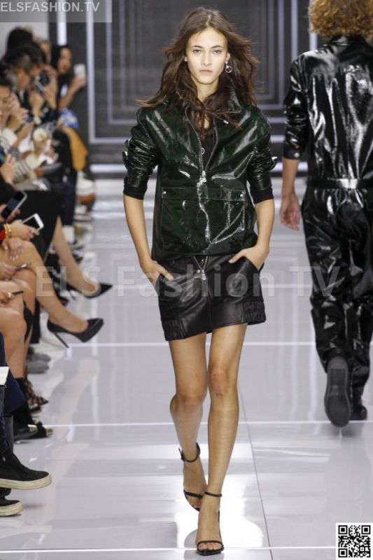 Versace versus SS 2016 LFW access to view full gallery. #Versusversace #LFW15 Versace versus SS 2016 LFW access to view full gallery. #Versusversace #LFW15