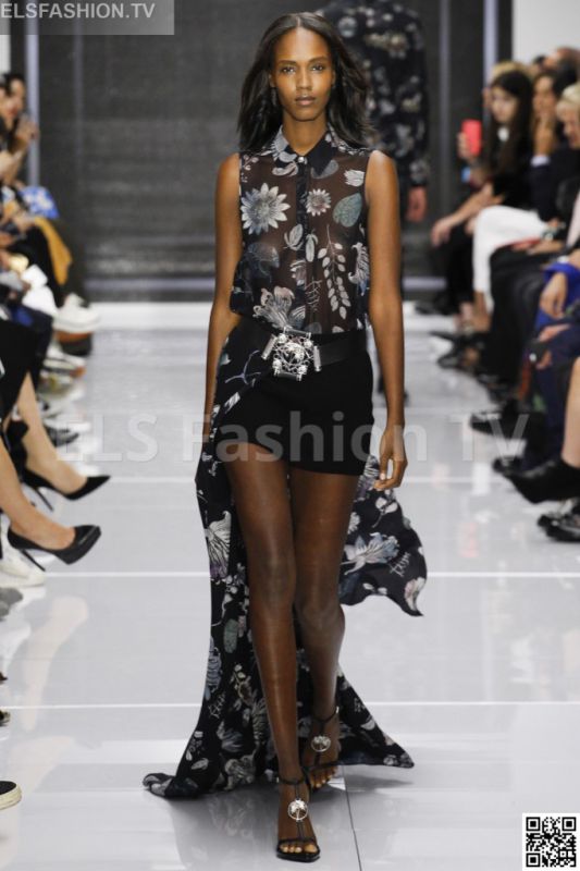 Versace versus SS 2016 LFW access to view full gallery. #Versusversace #LFW15 Versace versus SS 2016 LFW access to view full gallery. #Versusversace #LFW15