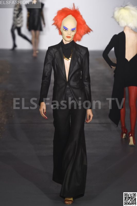 Gareth Pugh SS 2016 LFW access to view full gallery. #Garethpugh #LFW15