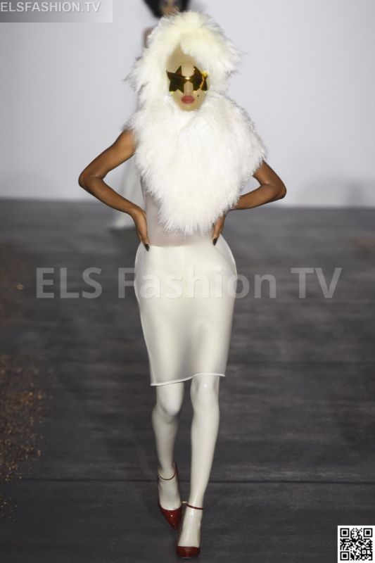 Gareth Pugh SS 2016 LFW access to view full gallery. #Garethpugh #LFW15