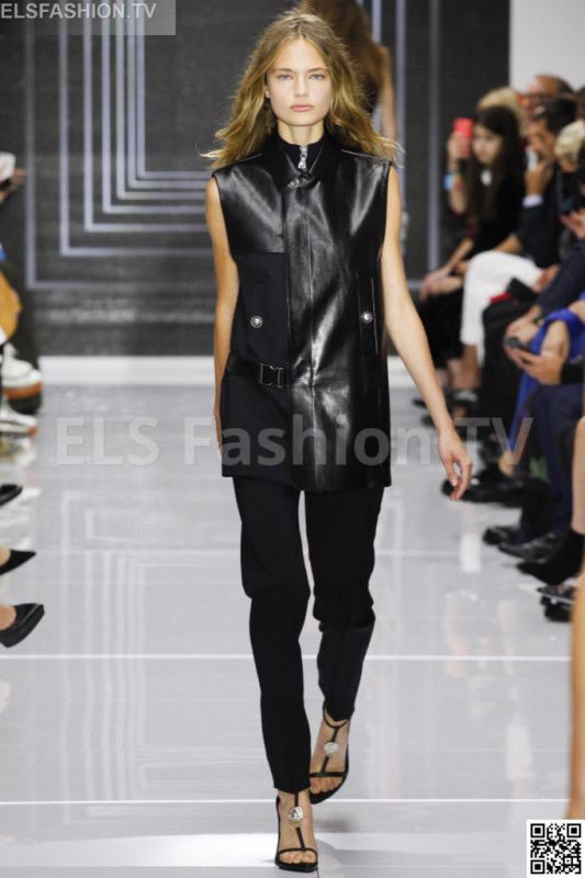 Versace versus SS 2016 LFW access to view full gallery. #Versusversace #LFW15 Versace versus SS 2016 LFW access to view full gallery. #Versusversace #LFW15
