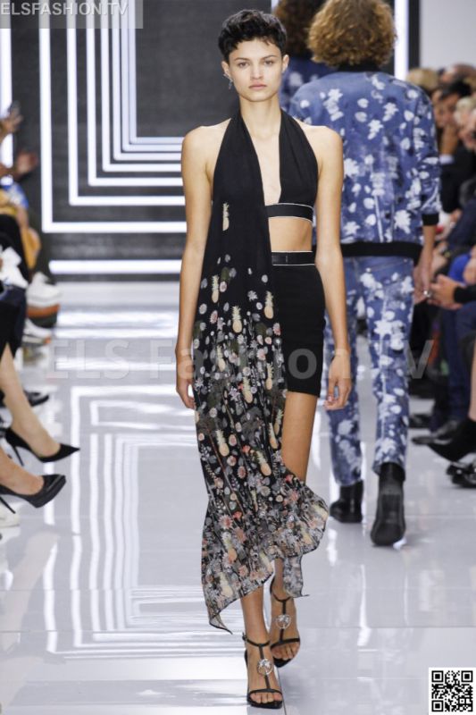 Versace versus SS 2016 LFW access to view full gallery. #Versusversace #LFW15 Versace versus SS 2016 LFW access to view full gallery. #Versusversace #LFW15