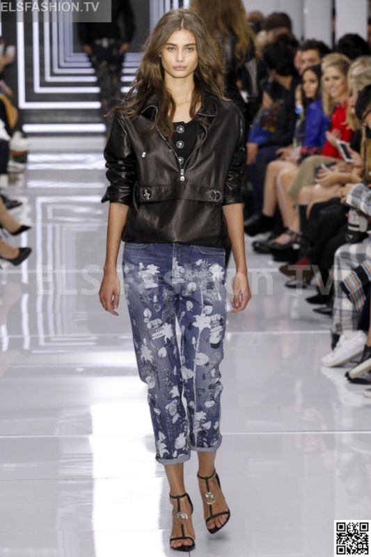 Versace versus SS 2016 LFW access to view full gallery. #Versusversace #LFW15 Versace versus SS 2016 LFW access to view full gallery. #Versusversace #LFW15