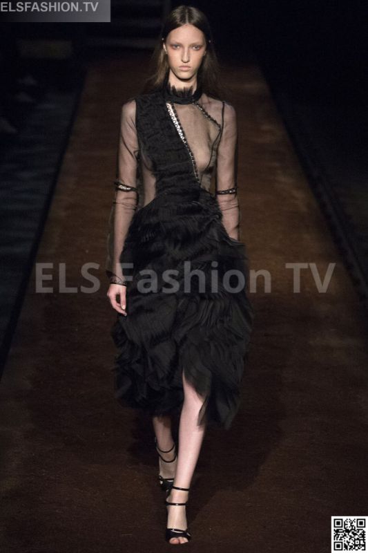 Erdem SS 2016 LFW access to view full gallery. #Erdem #LFW15