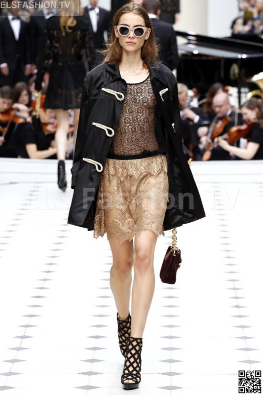 Burberry Prorsum SS 2016 LFW access to view full gallery. #BurberryProrsum #LFW15