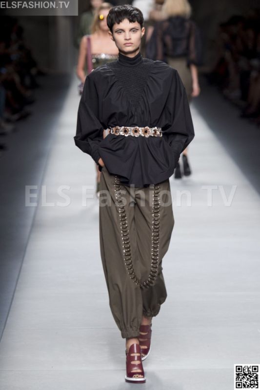 Fendi SS 2016 MFW access to view full gallery. #Fendi #MFW15