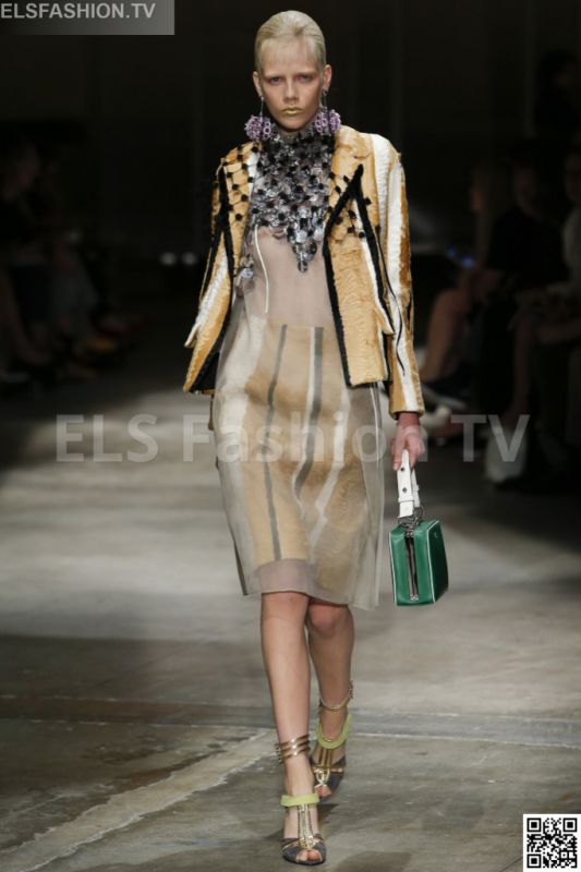 Prada SS 2016 MFW access to view full gallery. #Prada #MFW15