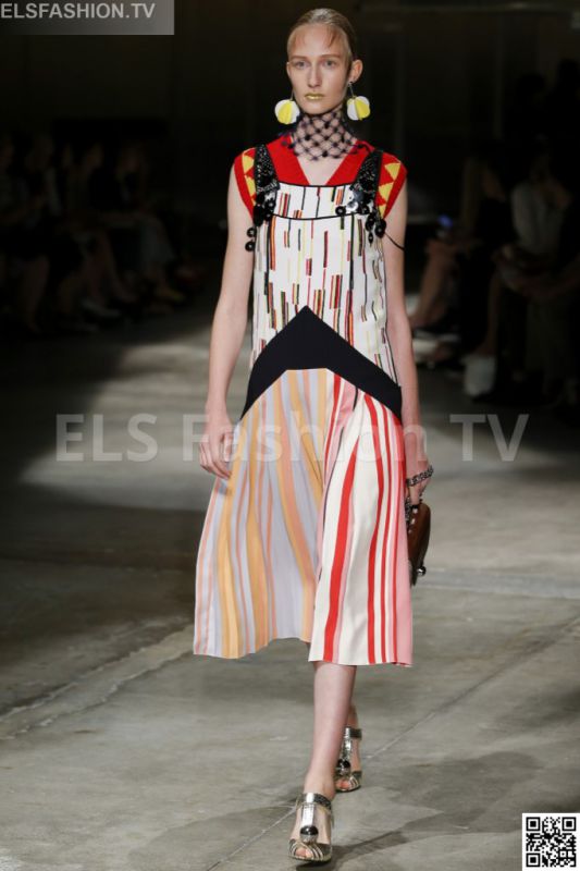 Prada SS 2016 MFW access to view full gallery. #Prada #MFW15