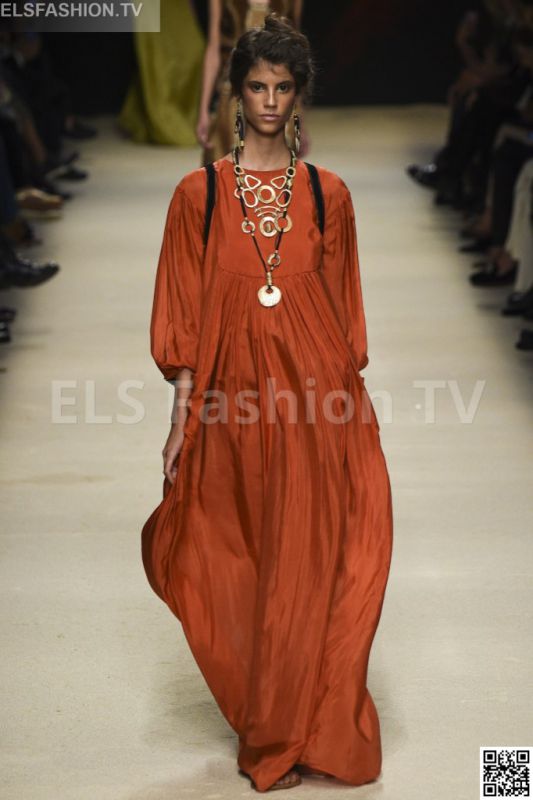 Alberta Ferretti SS 2016 MFW access to view full gallery. #Albertaferretti #MFW15