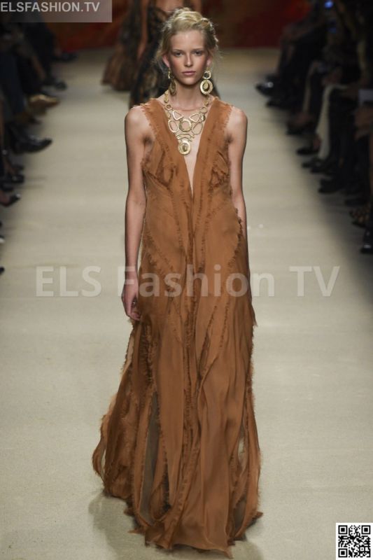 Alberta Ferretti SS 2016 MFW access to view full gallery. #Albertaferretti #MFW15