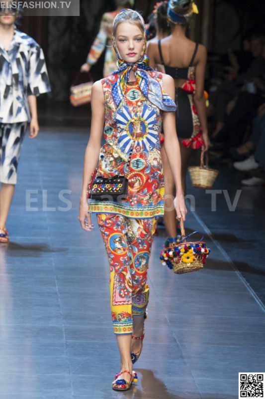 Dolce & Gabbana SS 2016 MFW access to view full gallery. #DolceandGabbana #MFW15