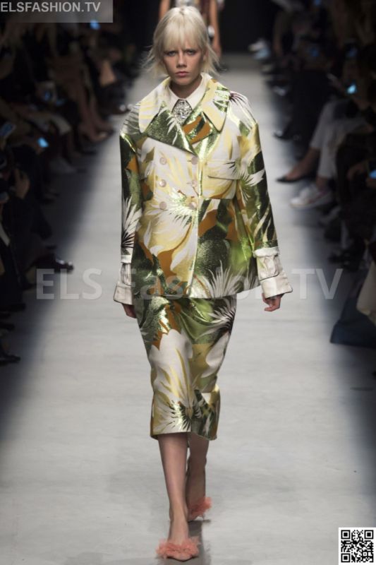 Rochas SS 2016 PFW access to view full gallery. #Rochas #PFW15