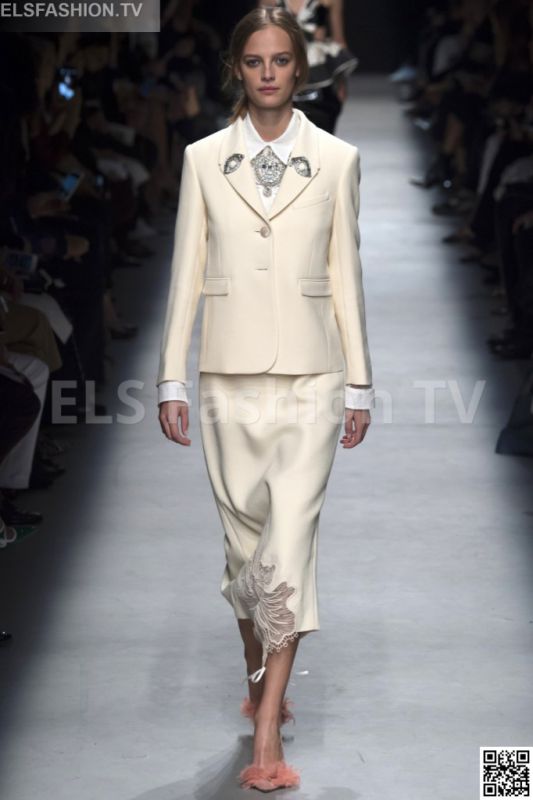 Rochas SS 2016 PFW access to view full gallery. #Rochas #PFW15