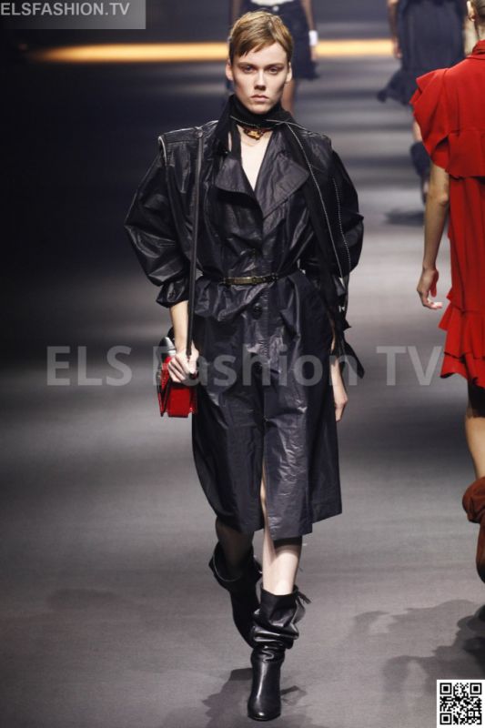 Lanvin SS 2016 PFW access to view full gallery. #Lanvin #PFW15