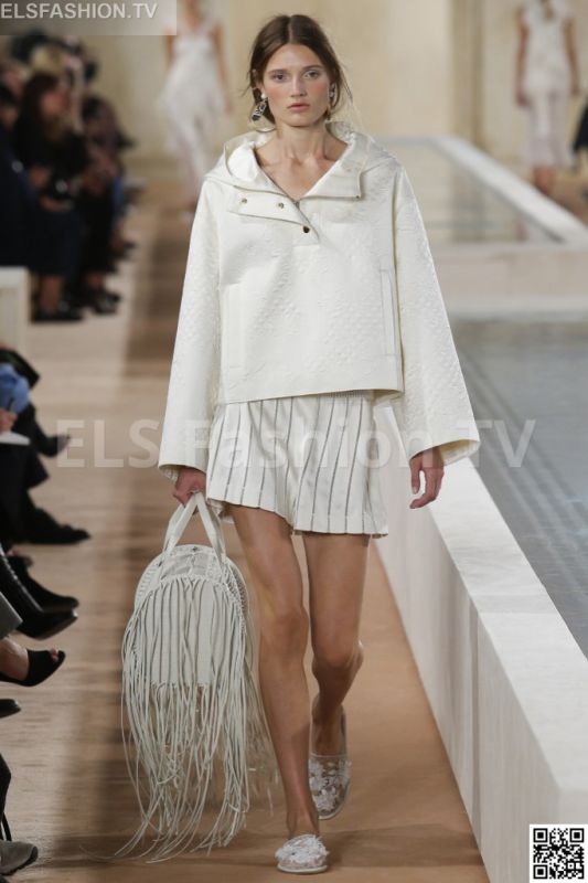 Balenciaga SS 2016 PFW access to view full gallery. #Balenciaga #PFW15