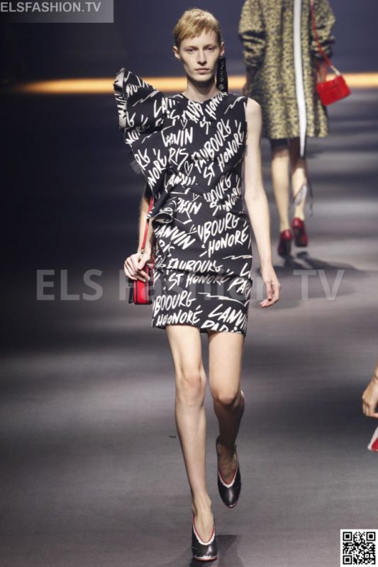 Lanvin SS 2016 PFW access to view full gallery. #Lanvin #PFW15