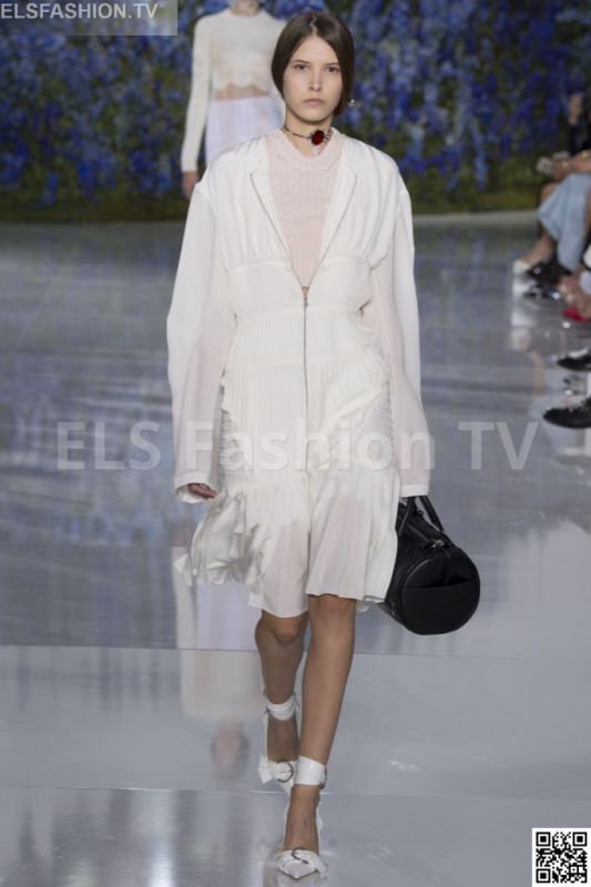 Christian Dior SS 2016 PFW access to view full gallery. #Christiandior #PFW15