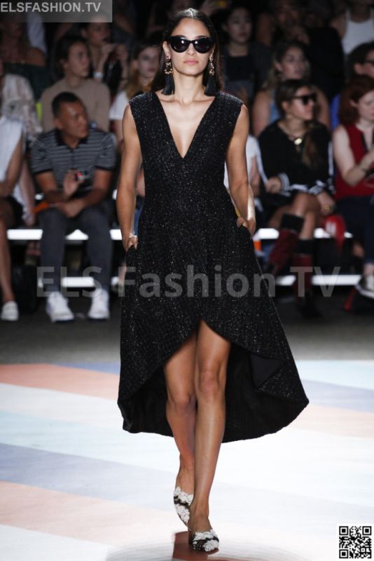 Christian Siriano SS 2017 NYFW access to view full gallery. #ChristianSiriano #NYFW17 Christian Siriano SS 2017 NYFW access to view full gallery. #ChristianSiriano #NYFW17