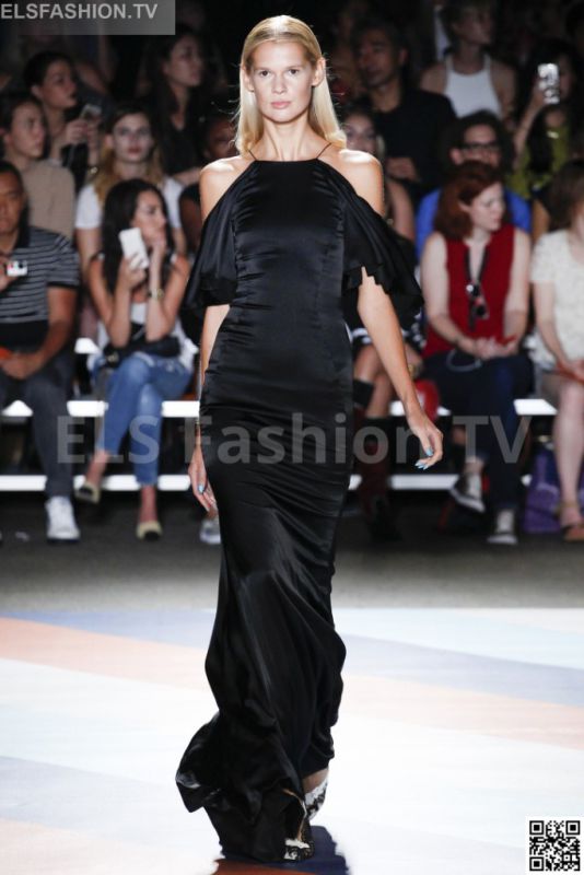 Christian Siriano SS 2017 NYFW access to view full gallery. #ChristianSiriano #NYFW17 Christian Siriano SS 2017 NYFW access to view full gallery. #ChristianSiriano #NYFW17