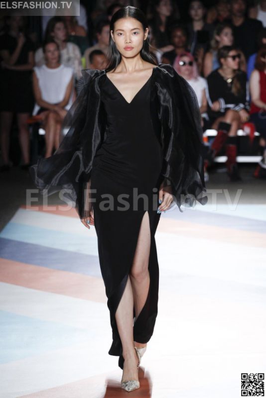 Christian Siriano SS 2017 NYFW access to view full gallery. #ChristianSiriano #NYFW17 Christian Siriano SS 2017 NYFW access to view full gallery. #ChristianSiriano #NYFW17