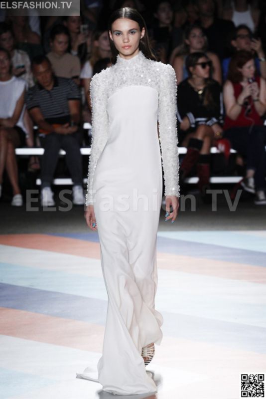 Christian Siriano SS 2017 NYFW access to view full gallery. #ChristianSiriano #NYFW17 Christian Siriano SS 2017 NYFW access to view full gallery. #ChristianSiriano #NYFW17