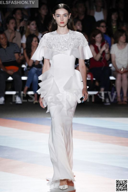 Christian Siriano SS 2017 NYFW access to view full gallery. #ChristianSiriano #NYFW17 Christian Siriano SS 2017 NYFW access to view full gallery. #ChristianSiriano #NYFW17