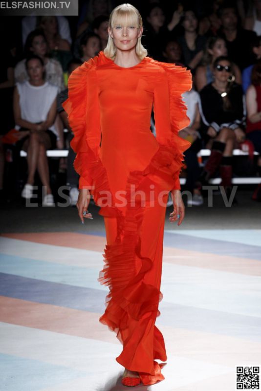 Christian Siriano SS 2017 NYFW access to view full gallery. #ChristianSiriano #NYFW17 Christian Siriano SS 2017 NYFW access to view full gallery. #ChristianSiriano #NYFW17