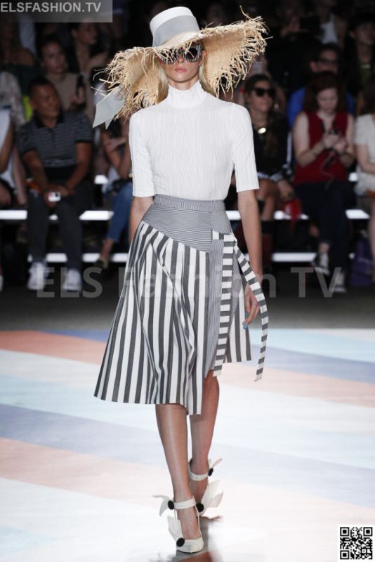 Christian Siriano SS 2017 NYFW access to view full gallery. #ChristianSiriano #NYFW17 Christian Siriano SS 2017 NYFW access to view full gallery. #ChristianSiriano #NYFW17