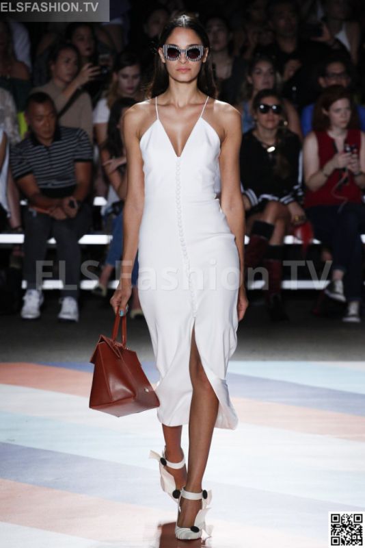 Christian Siriano SS 2017 NYFW access to view full gallery. #ChristianSiriano #NYFW17 Christian Siriano SS 2017 NYFW access to view full gallery. #ChristianSiriano #NYFW17