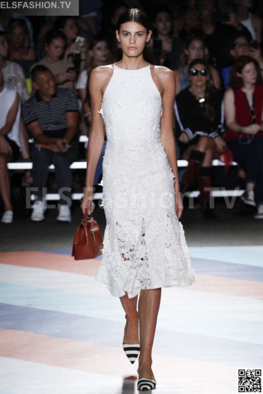 Christian Siriano SS 2017 NYFW access to view full gallery. #ChristianSiriano #NYFW17 Christian Siriano SS 2017 NYFW access to view full gallery. #ChristianSiriano #NYFW17