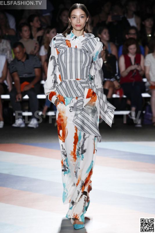 Christian Siriano SS 2017 NYFW access to view full gallery. #ChristianSiriano #NYFW17 Christian Siriano SS 2017 NYFW access to view full gallery. #ChristianSiriano #NYFW17