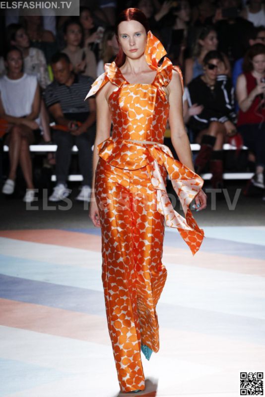 Christian Siriano SS 2017 NYFW access to view full gallery. #ChristianSiriano #NYFW17 Christian Siriano SS 2017 NYFW access to view full gallery. #ChristianSiriano #NYFW17