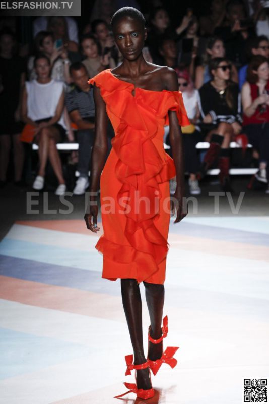 Christian Siriano SS 2017 NYFW access to view full gallery. #ChristianSiriano #NYFW17 Christian Siriano SS 2017 NYFW access to view full gallery. #ChristianSiriano #NYFW17