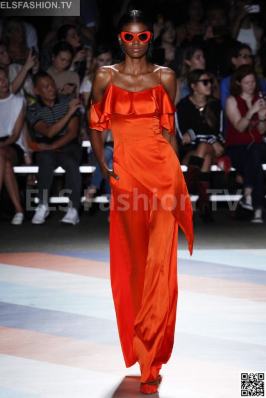 Christian Siriano SS 2017 NYFW access to view full gallery. #ChristianSiriano #NYFW17 Christian Siriano SS 2017 NYFW access to view full gallery. #ChristianSiriano #NYFW17