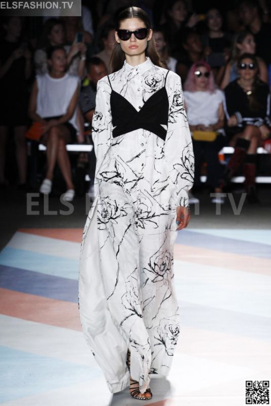 Christian Siriano SS 2017 NYFW access to view full gallery. #ChristianSiriano #NYFW17 Christian Siriano SS 2017 NYFW access to view full gallery. #ChristianSiriano #NYFW17