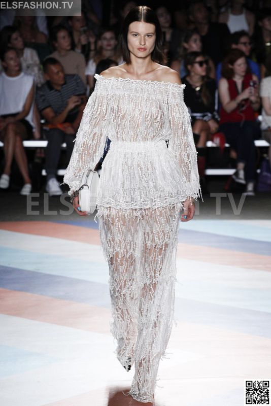 Christian Siriano SS 2017 NYFW access to view full gallery. #ChristianSiriano #NYFW17 Christian Siriano SS 2017 NYFW access to view full gallery. #ChristianSiriano #NYFW17