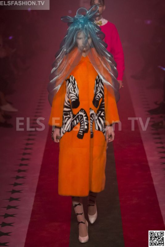 Gucci SS 2017 MFW access to view full gallery. #Gucci #MFW17