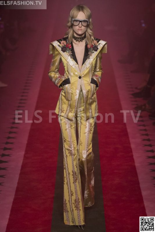 Gucci SS 2017 MFW access to view full gallery. #Gucci #MFW17