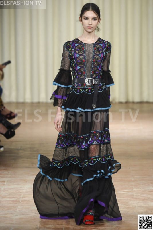 Alberta Ferretti SS 2017 MFW access to view full gallery. #Albertaferretti #MFW17