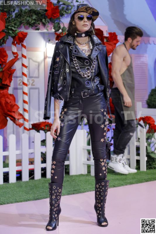 Philipp Plein SS 2017 MFW access to view full gallery. #PhilippPlein #MFW17