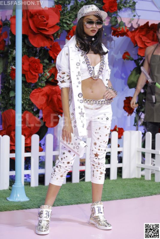 Philipp Plein SS 2017 MFW access to view full gallery. #PhilippPlein #MFW17