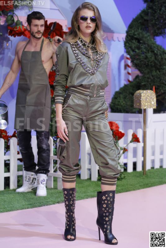 Philipp Plein SS 2017 MFW access to view full gallery. #PhilippPlein #MFW17