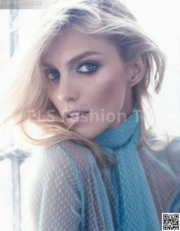 El Palacio de Hierro FWT 2015 - Model: Anja Rubik