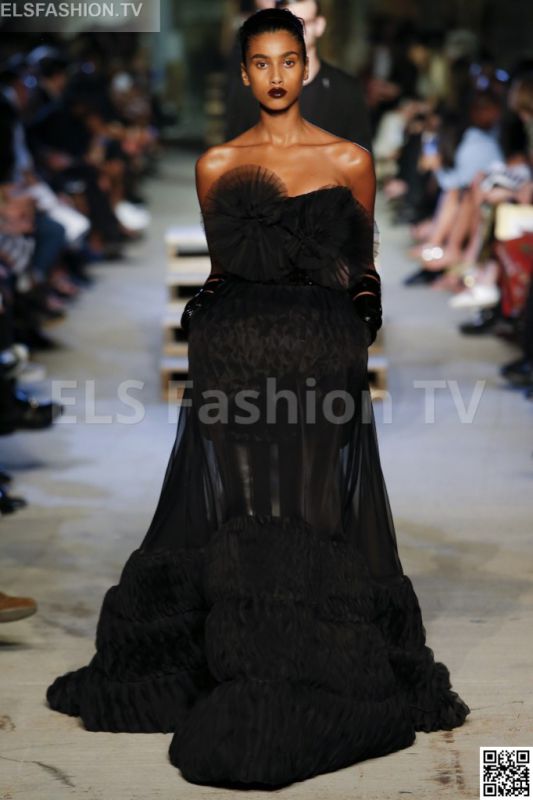 Givenchy SS 2016 NYFW access to view full gallery. #Givenchy #nyfw15